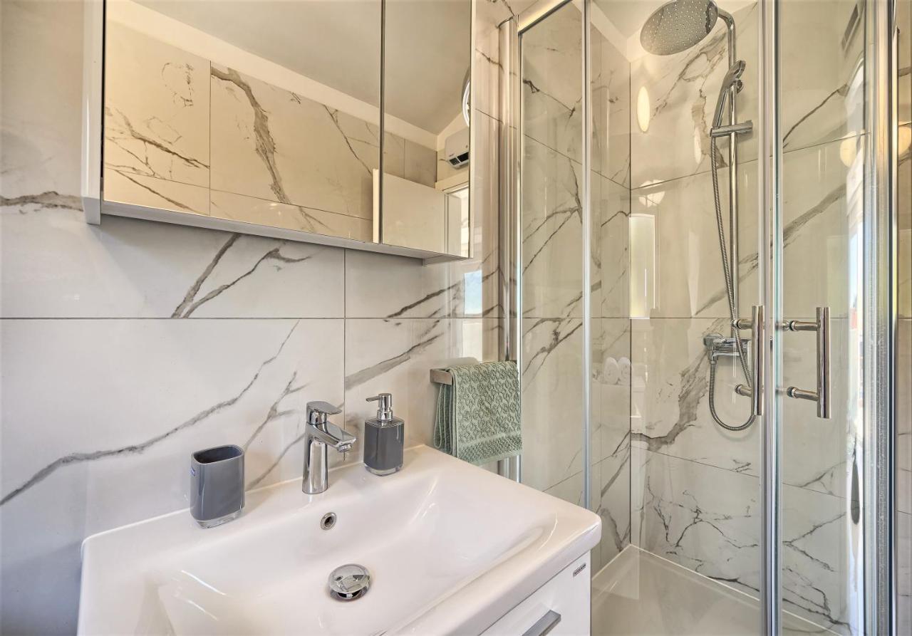 Apartamento Domenico - 50 M From The Sea Donji Seget Exterior foto